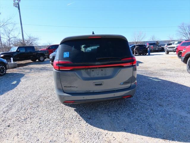 used 2022 Chrysler Pacifica Hybrid car, priced at $22,280