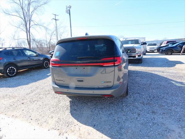 used 2022 Chrysler Pacifica Hybrid car, priced at $22,280