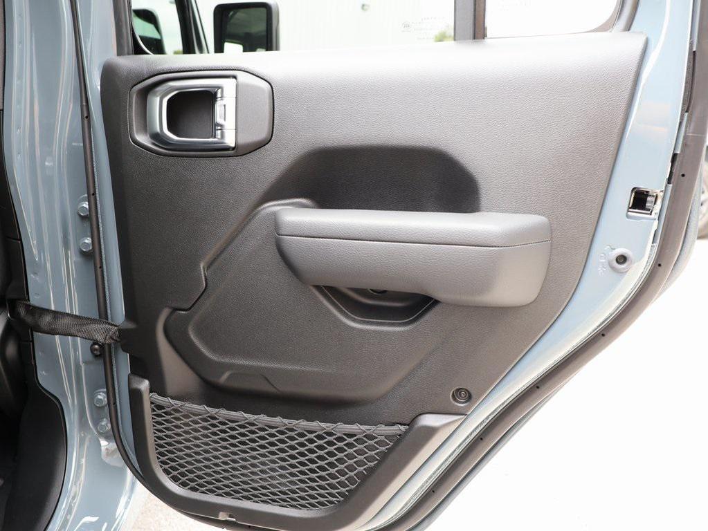 new 2025 Jeep Gladiator car, priced at $46,077