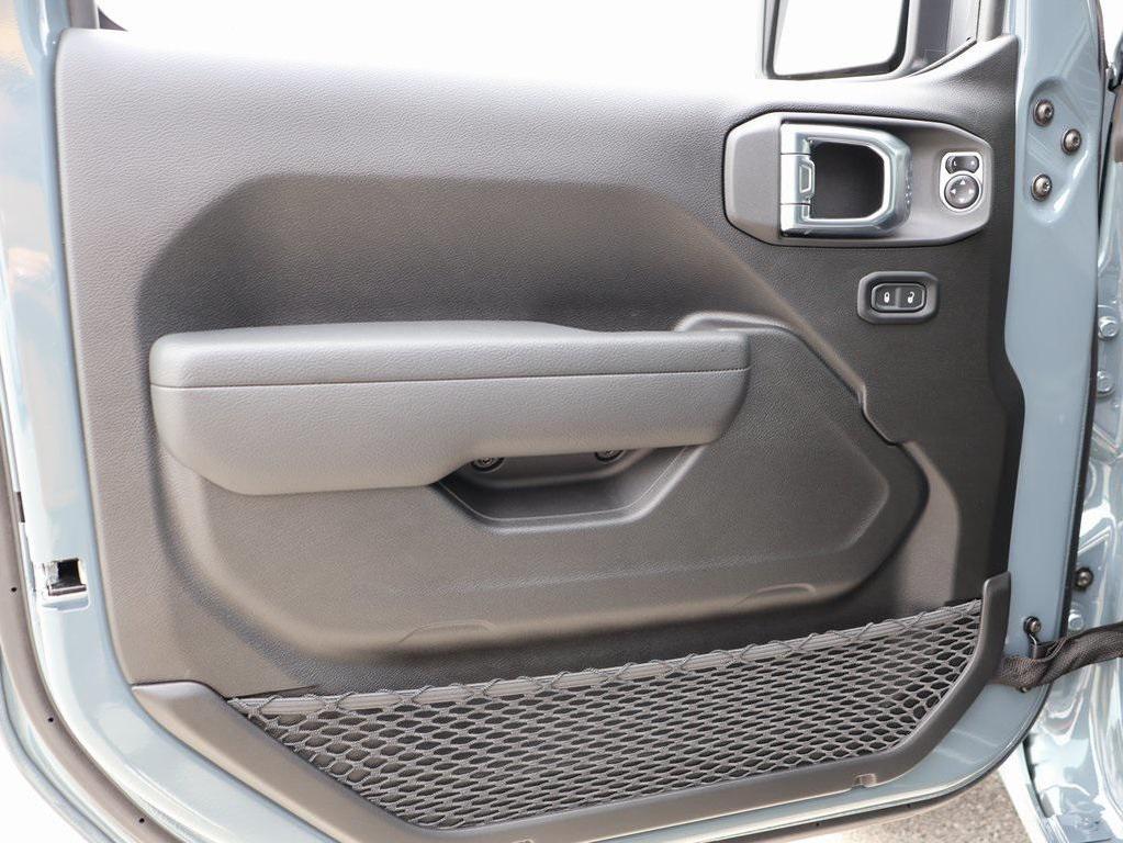 new 2025 Jeep Gladiator car, priced at $46,077