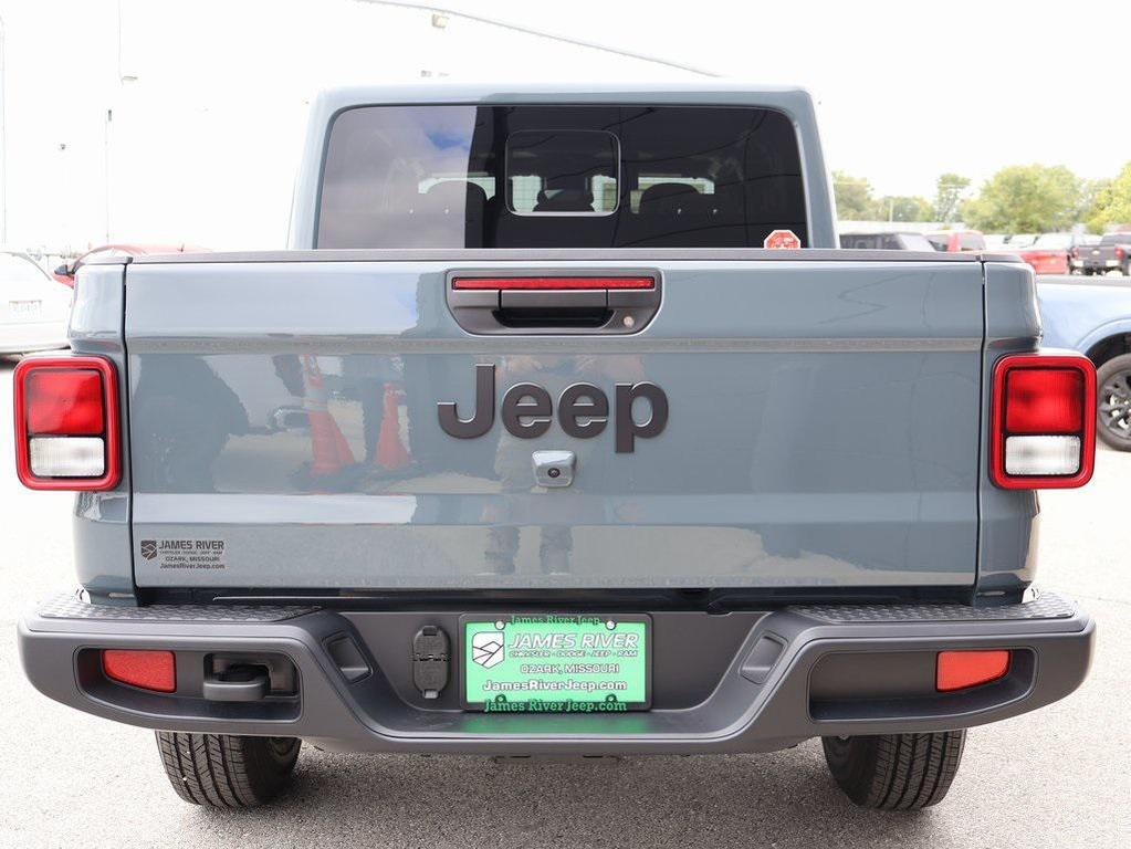 new 2025 Jeep Gladiator car, priced at $46,077