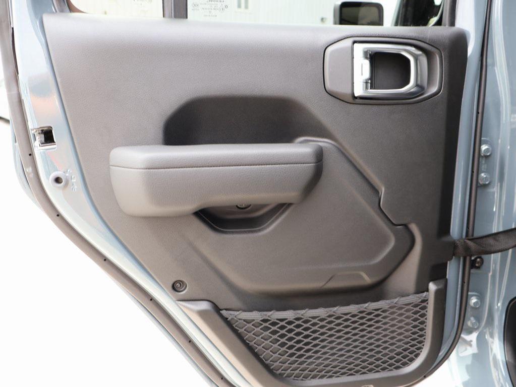 new 2025 Jeep Gladiator car, priced at $46,077