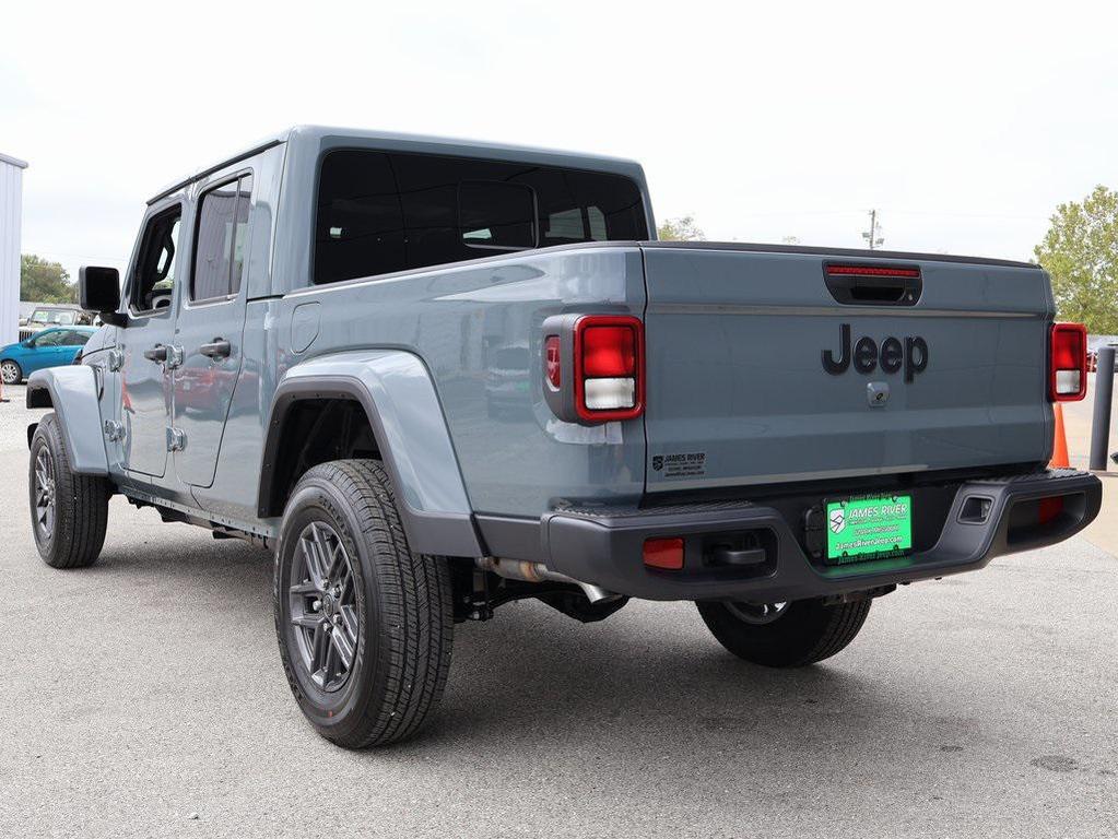 new 2025 Jeep Gladiator car, priced at $46,077