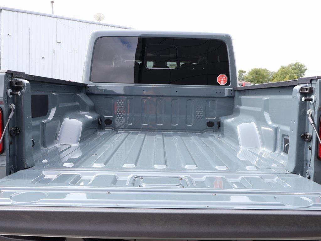 new 2025 Jeep Gladiator car, priced at $46,077