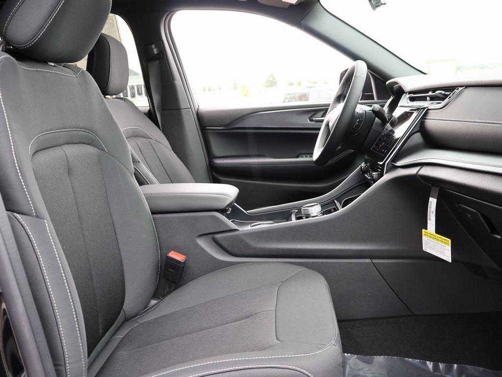 new 2025 Jeep Grand Cherokee car, priced at $34,811