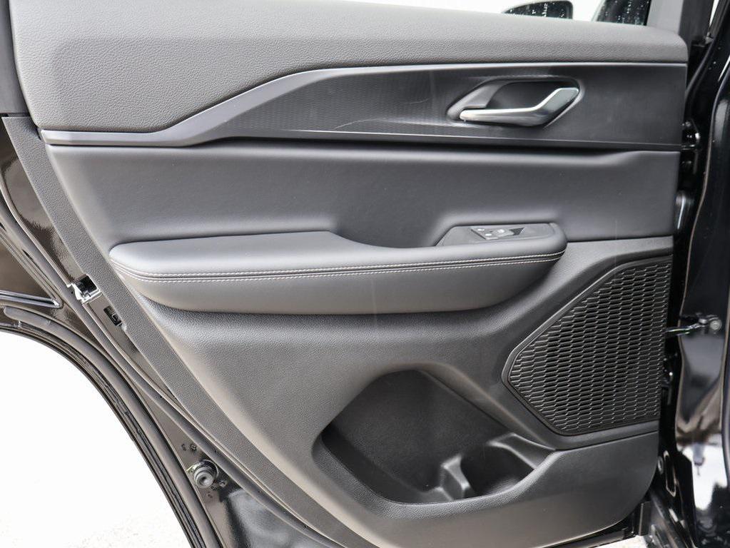 new 2025 Jeep Grand Cherokee car, priced at $34,811