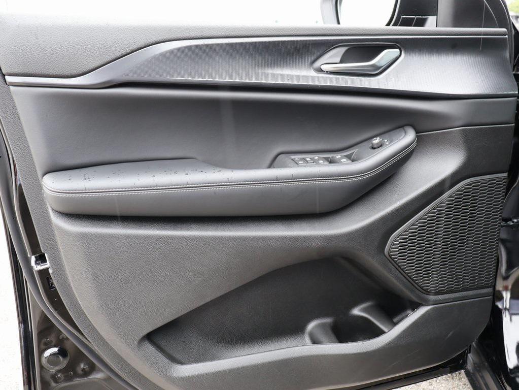 new 2025 Jeep Grand Cherokee car, priced at $34,811