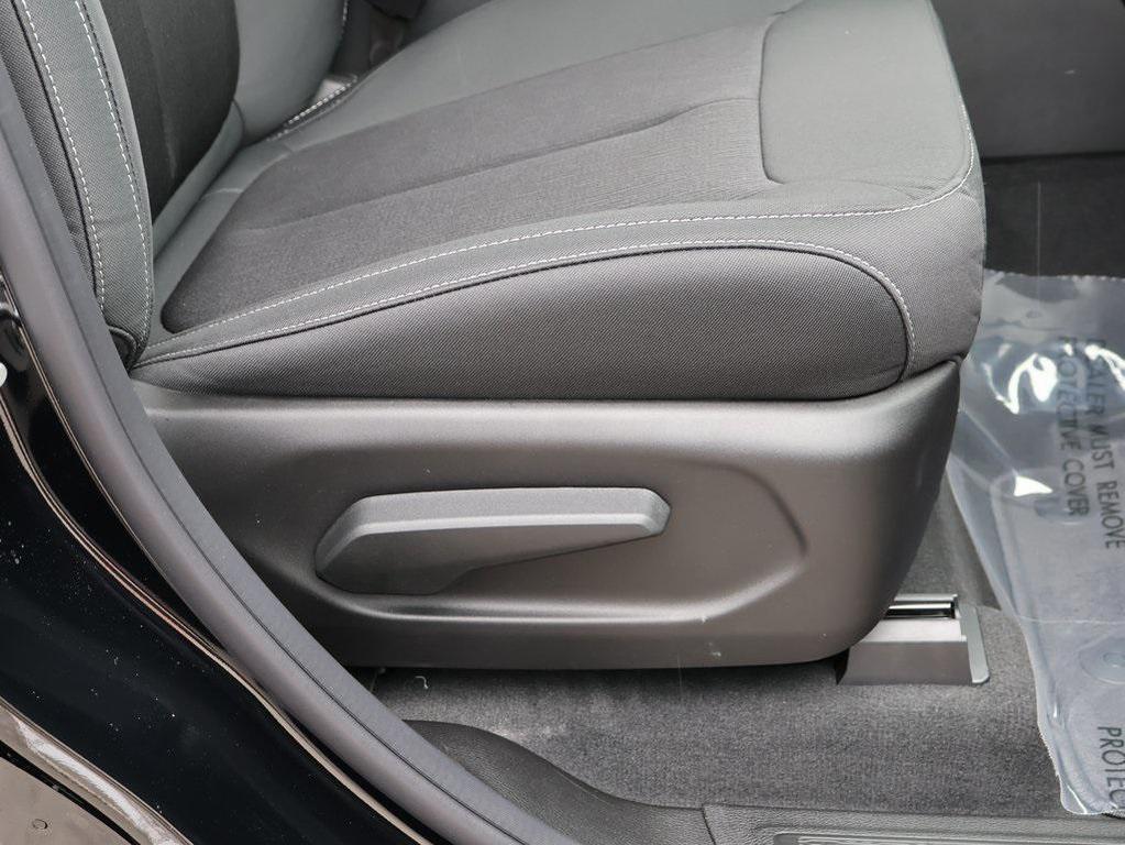new 2025 Jeep Grand Cherokee car, priced at $34,811