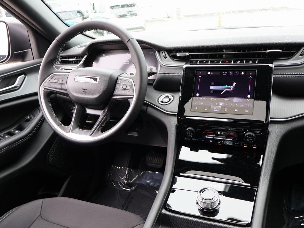 new 2025 Jeep Grand Cherokee car, priced at $34,811