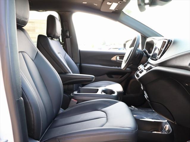 new 2025 Chrysler Pacifica car, priced at $42,427