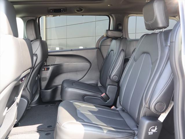 new 2025 Chrysler Pacifica car, priced at $42,427