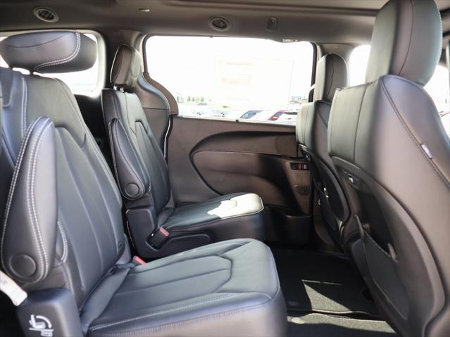 new 2025 Chrysler Pacifica car, priced at $42,427