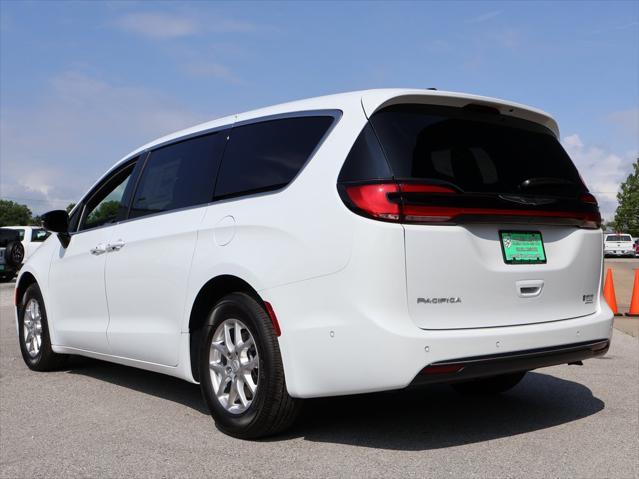 new 2025 Chrysler Pacifica car, priced at $42,427