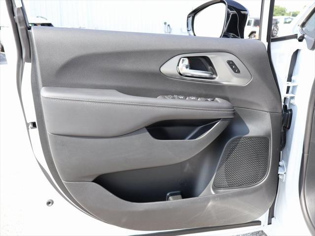 new 2025 Chrysler Pacifica car, priced at $42,427
