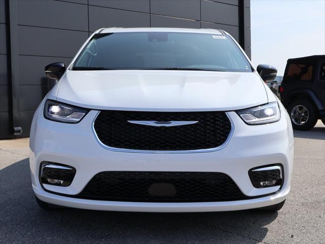 new 2025 Chrysler Pacifica car, priced at $42,427