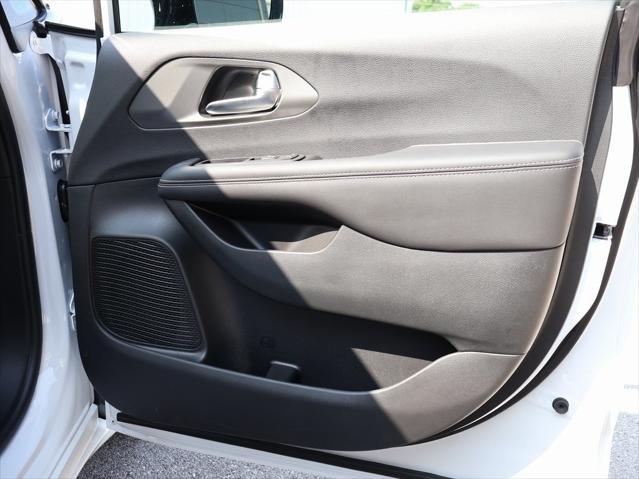 new 2025 Chrysler Pacifica car, priced at $42,427