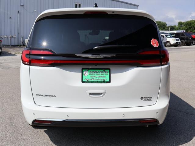 new 2025 Chrysler Pacifica car, priced at $42,427