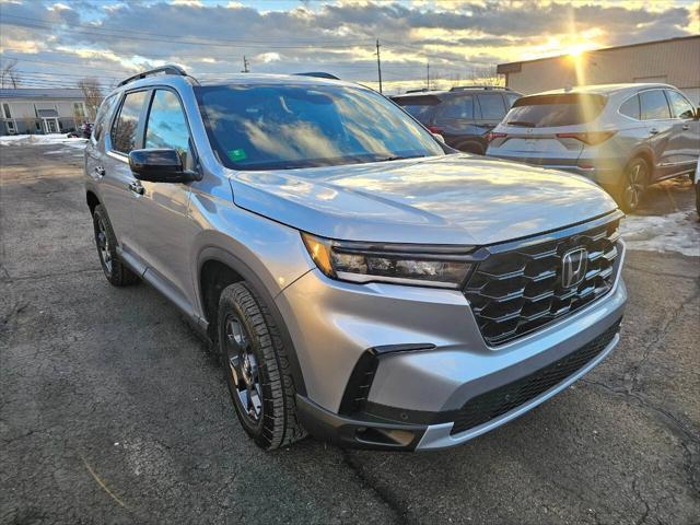 used 2025 Honda Pilot car, priced at $37,995