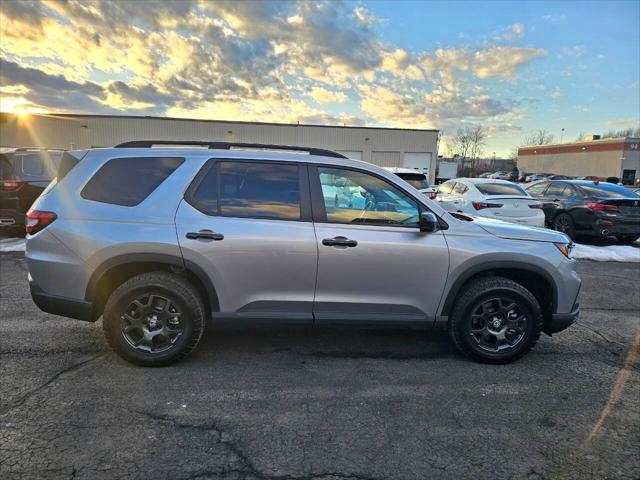 used 2025 Honda Pilot car, priced at $37,995