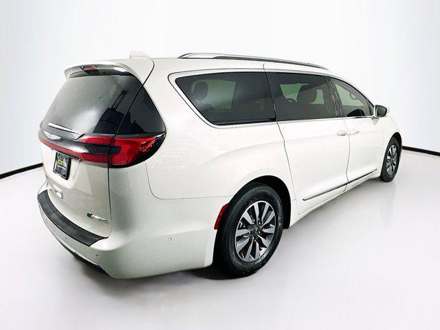 used 2021 Chrysler Pacifica Hybrid car, priced at $28,789