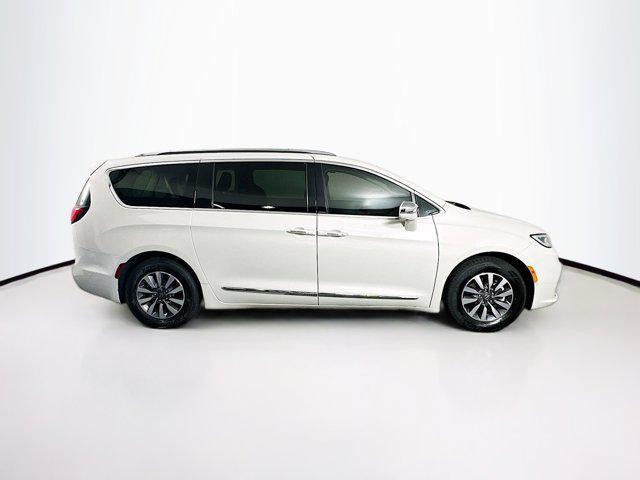 used 2021 Chrysler Pacifica Hybrid car, priced at $28,789