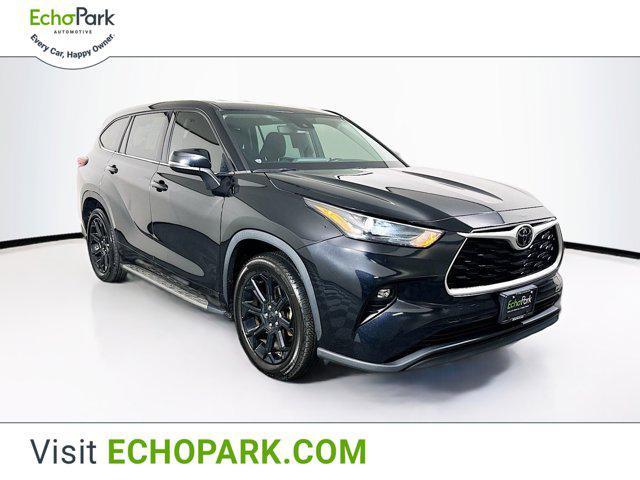 used 2022 Toyota Highlander car, priced at $28,347