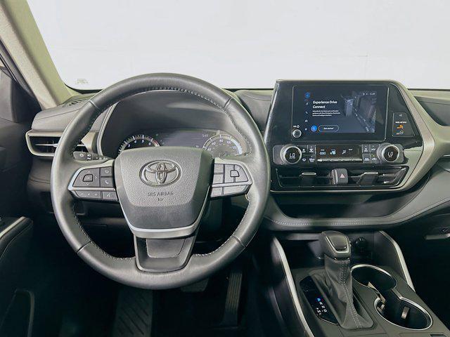 used 2024 Toyota Highlander car, priced at $34,189