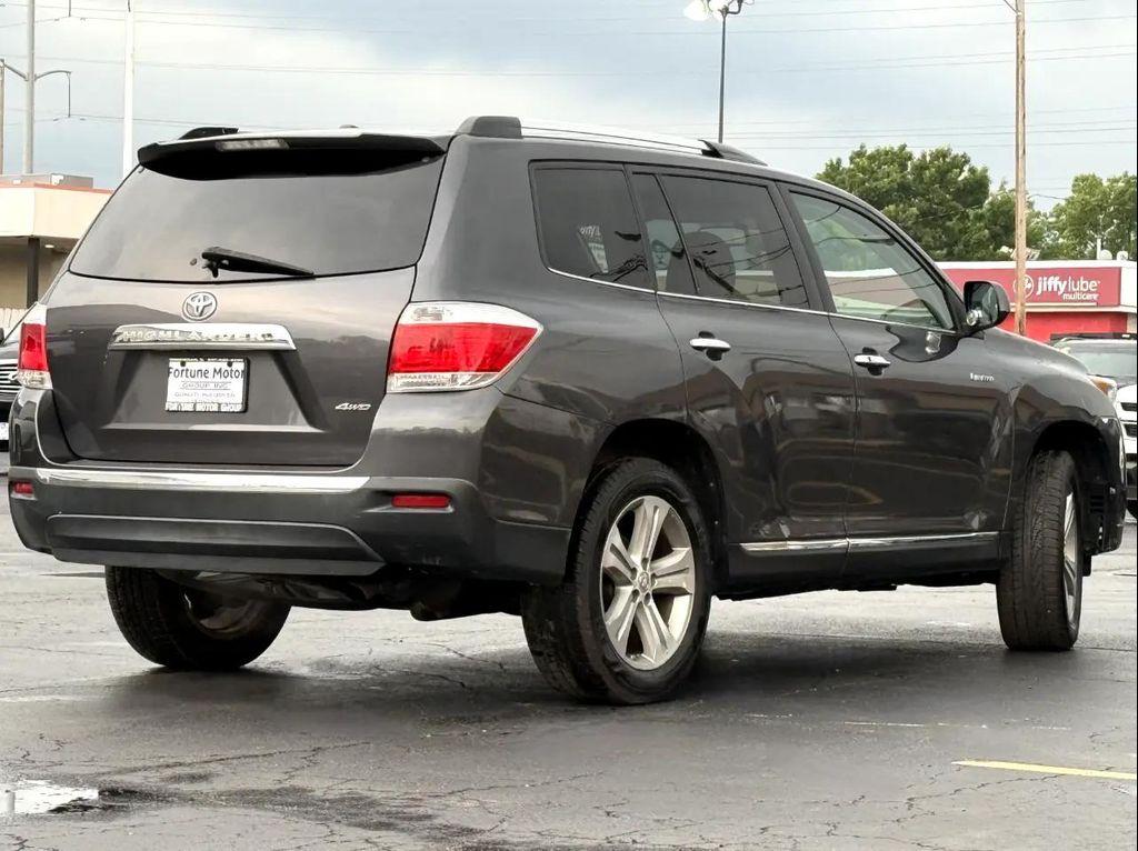 used 2013 Toyota Highlander car, priced at $15,999
