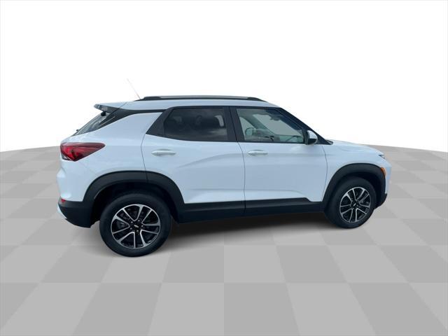 used 2025 Chevrolet TrailBlazer car, priced at $28,107