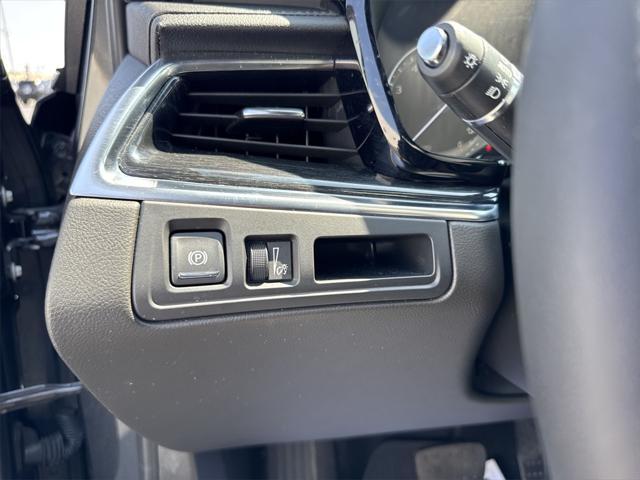 used 2022 Cadillac XT5 car, priced at $29,177