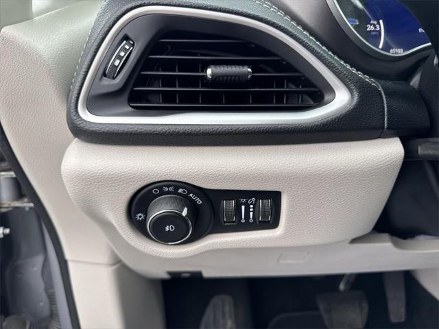used 2021 Chrysler Pacifica Hybrid car, priced at $23,749