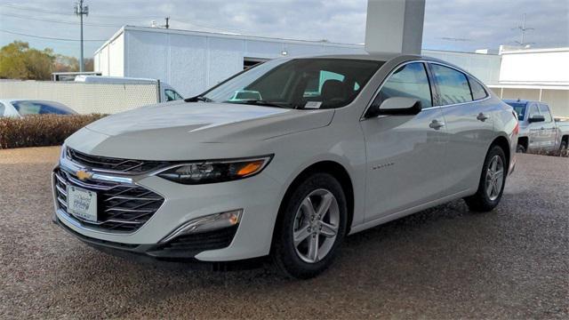 new 2025 Chevrolet Malibu car, priced at $25,000