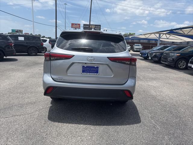 used 2022 Toyota Highlander car, priced at $31,500