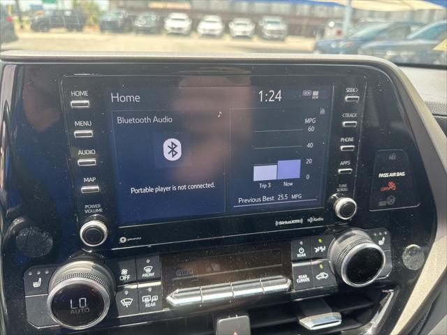 used 2022 Toyota Highlander car, priced at $31,500