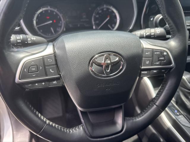 used 2022 Toyota Highlander car, priced at $31,500