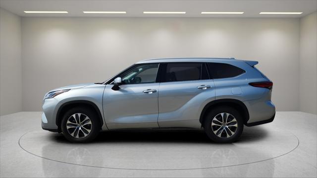 used 2022 Toyota Highlander car, priced at $30,000