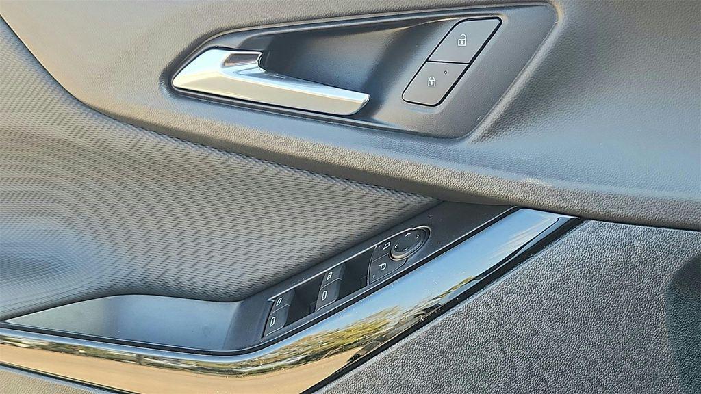 new 2026 Chevrolet Equinox car, priced at $28,000