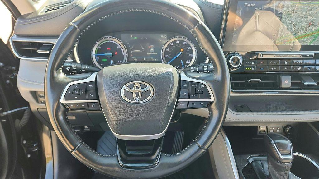 used 2022 Toyota Highlander Hybrid car, priced at $40,500