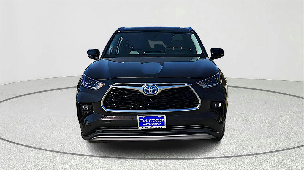 used 2022 Toyota Highlander Hybrid car, priced at $40,500