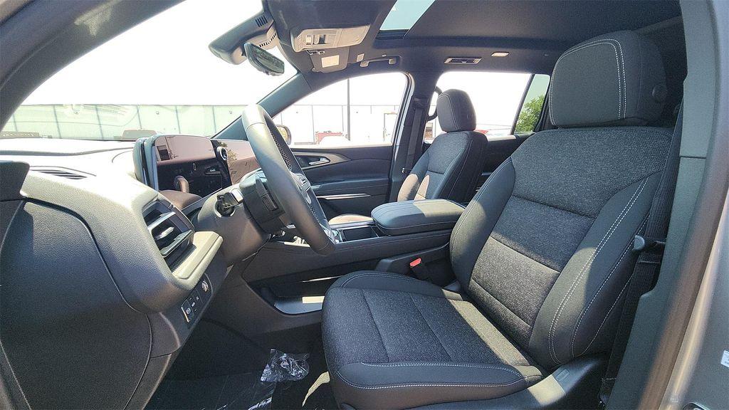 new 2026 Chevrolet Traverse car, priced at $43,000