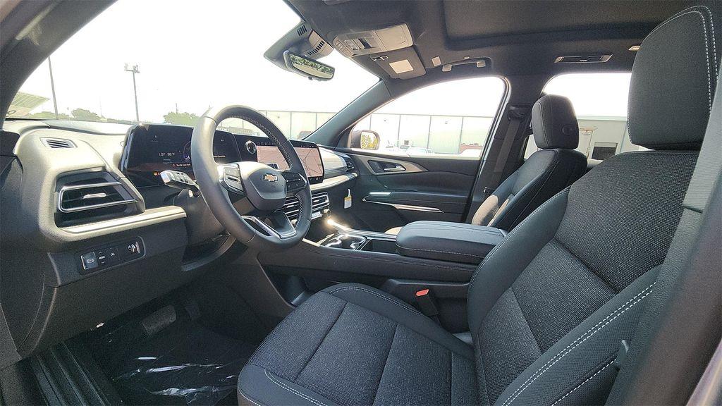 new 2026 Chevrolet Traverse car, priced at $43,000
