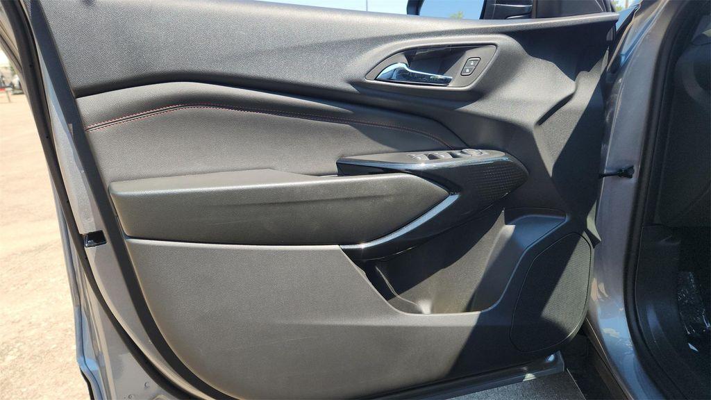 new 2025 Chevrolet Trax car, priced at $25,500