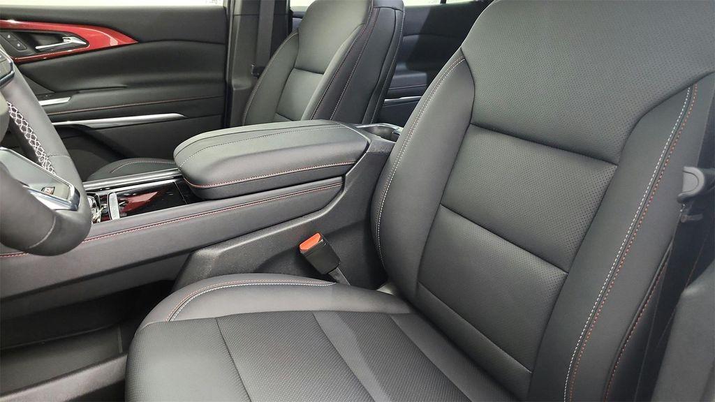 new 2026 Chevrolet Traverse car, priced at $52,453