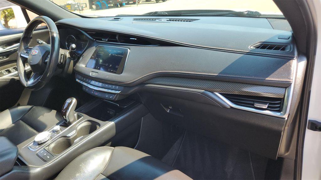 used 2021 Cadillac XT4 car, priced at $23,500