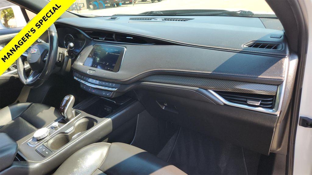 used 2021 Cadillac XT4 car, priced at $22,444