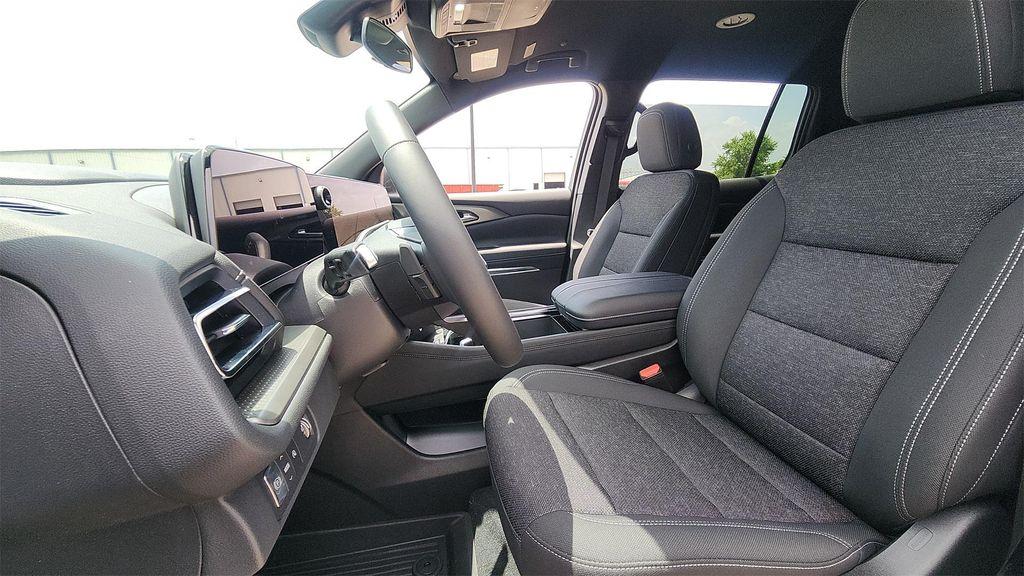 new 2025 Chevrolet Traverse car, priced at $41,500