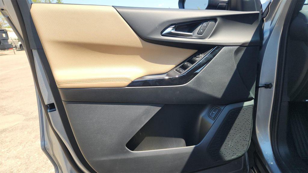 new 2026 Chevrolet Equinox car, priced at $32,000