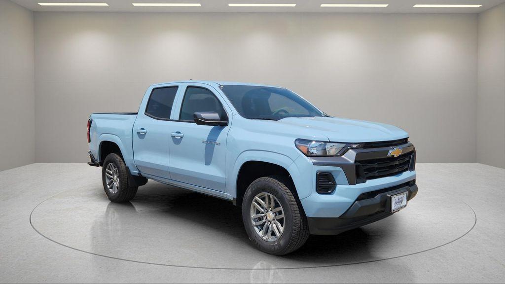 new 2025 Chevrolet Colorado car, priced at $33,000