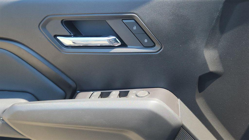 new 2025 Chevrolet Colorado car, priced at $33,000