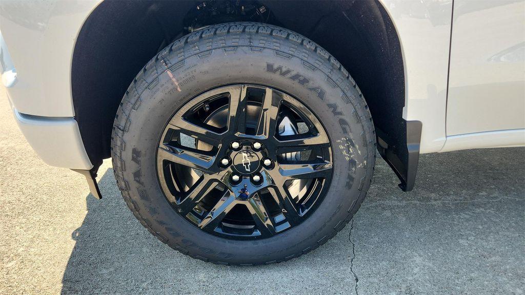 new 2026 Chevrolet Silverado 1500 car, priced at $42,250